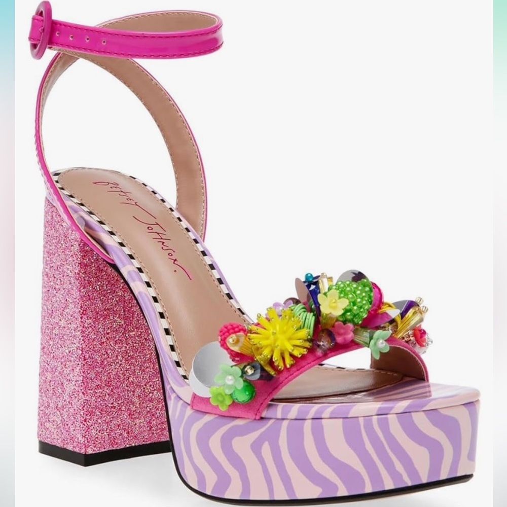 Betsey Johnson Jorden Beaded Embellished
Platform Pumps Size 5.5